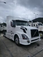 Tractocamion Volvo VNL 2016
