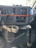 Tractocamion Volvo VNL 2011 - Image 5