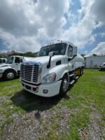 Pipa 20,000 Lts Freightliner Cascadia Pipa 2016 - Image 2