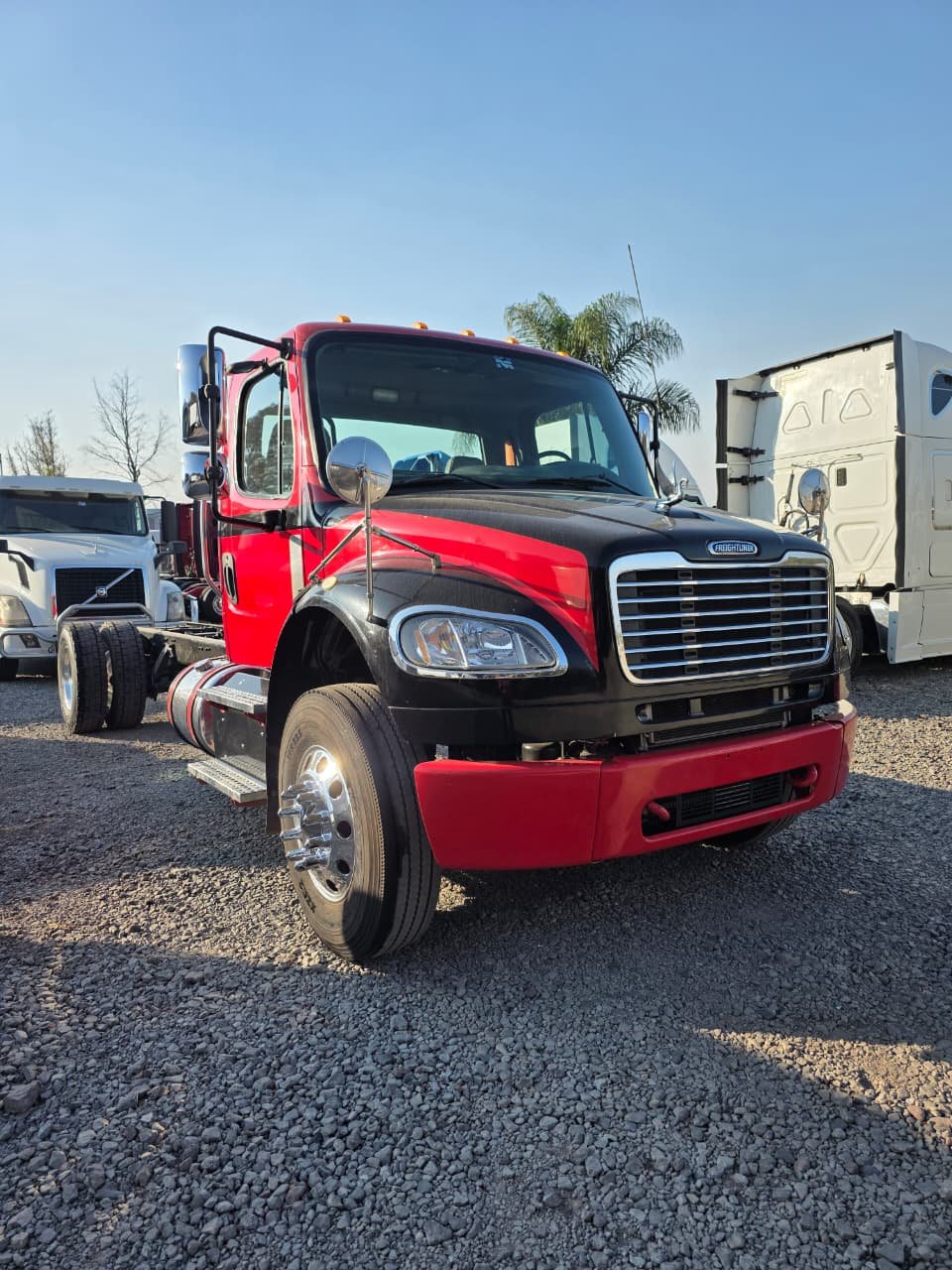 WhatsApp Image 2025-11-27 at 13.30.53_b2242525 Rabon Freightliner M2 RABON 2015 - Image 1