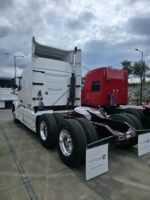 Tractocamion Volvo VNL 2016 - Image 17