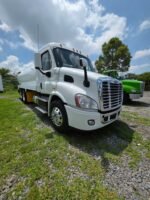 Pipa 20,000 Lts Freightliner Cascadia Pipa 2016