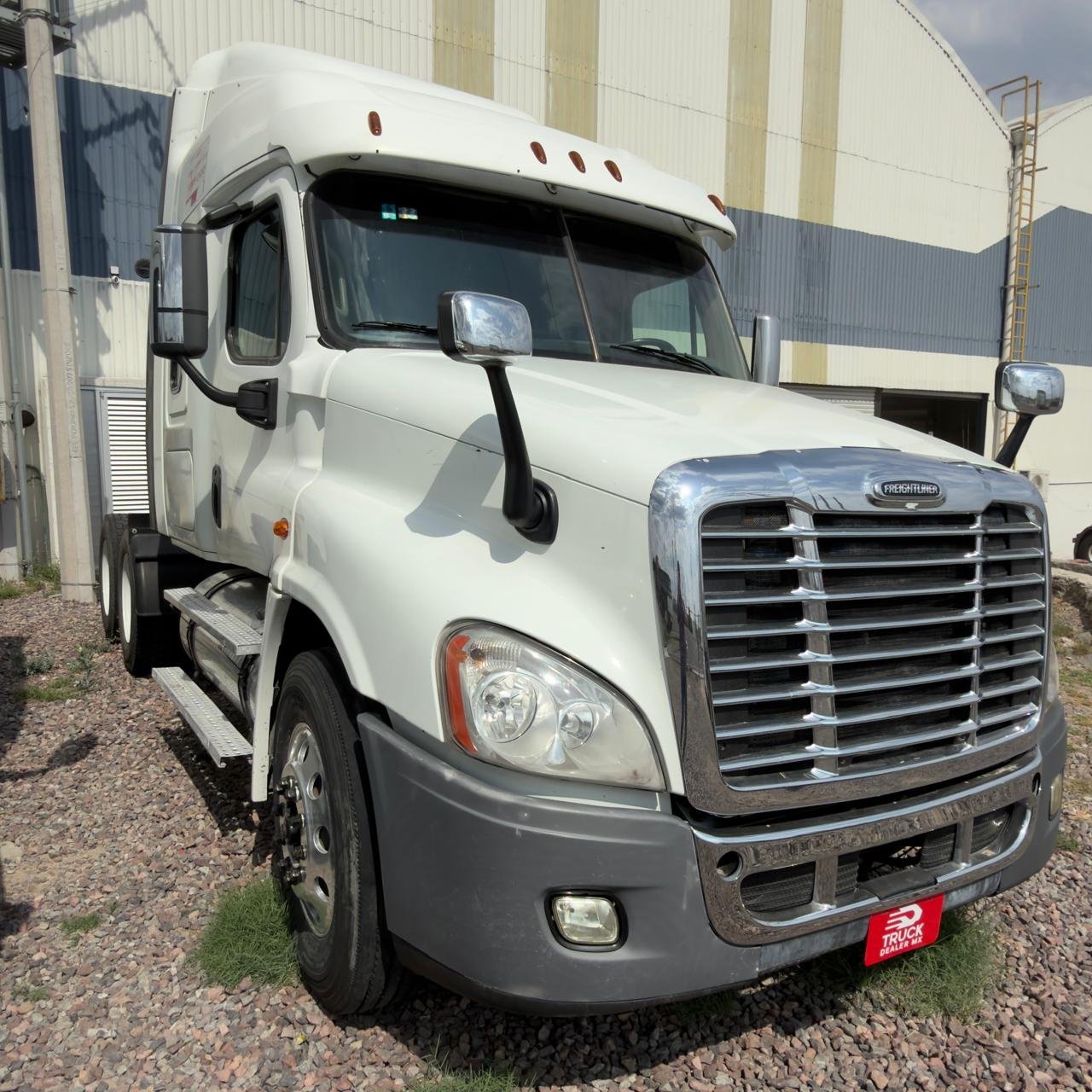 38E8EA68-01BB-43D0-BCFB-411B0493ACD0 Freightliner Cascadia 2018 Fierros Grandes - Image 1