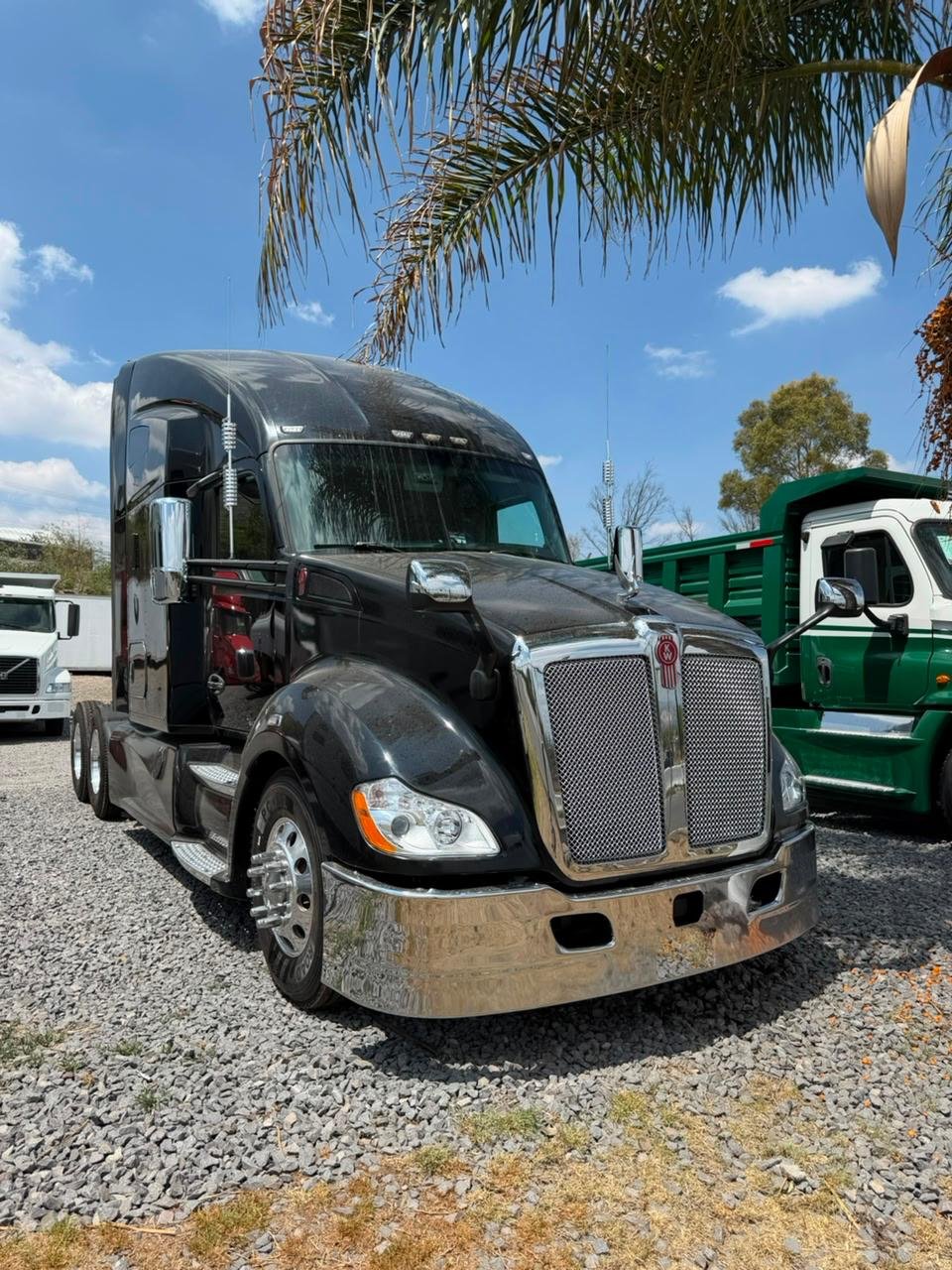PHOTO-2026-06-02-18-06-20 Kenworth T680 2017 Mexicana - Image 1